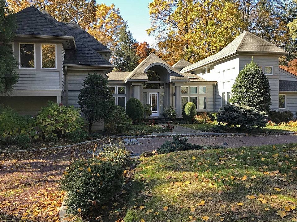 1st image of 24 Winding Ln