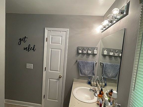 2nd image of 4121 Sunny Ct