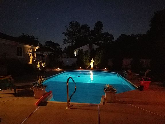 3rd image of 905 Townsend Dr