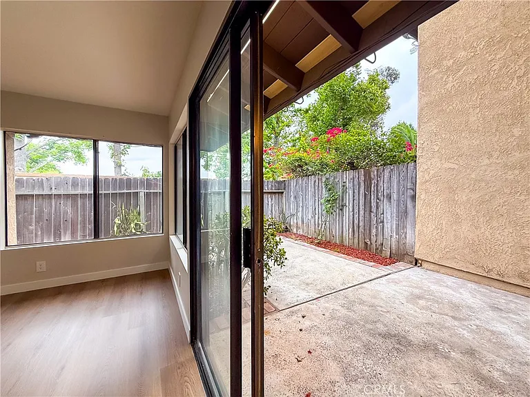 1034 Romney Dr — Photo 33