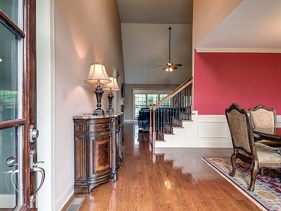 3rd image of 2022 Martins Bend Dr