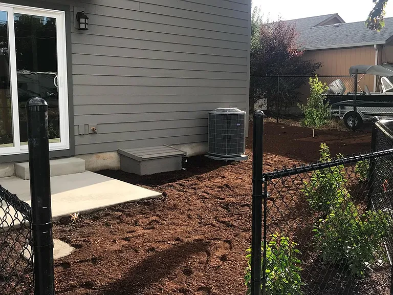 141 SW Kalmia St — Photo 3