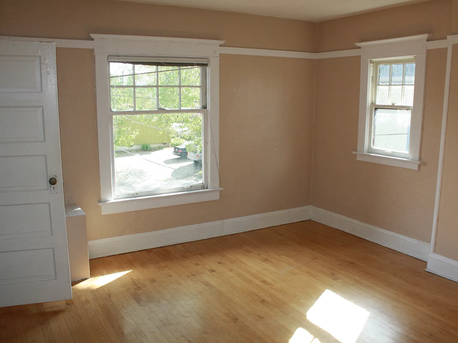 6 bed, 2200 sqft, $875 — Photo 2