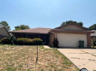 400 Kalmia Dr, Arlington, TX 76018