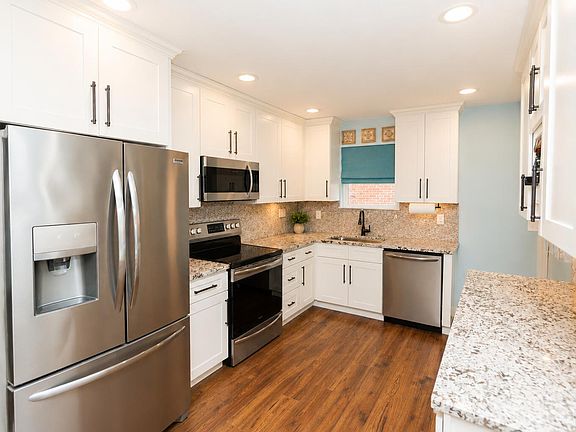 5th image of 329 Highland Ave