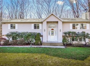 12 Jean Ln, Monsey, NY 10952
