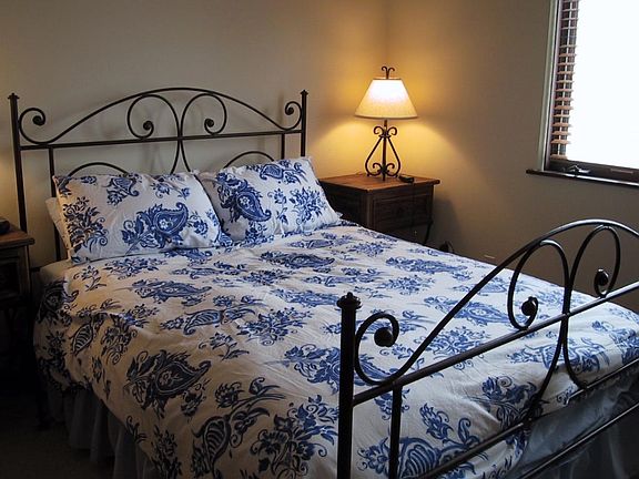 Guest Bedroom, one queen bed