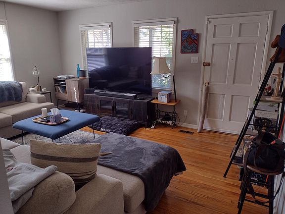 4th image of 2049 E Stratford Dr