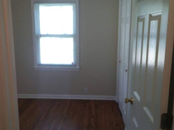 3rd image of 1300 N Lynn St