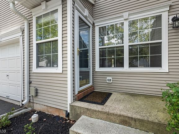 3rd image of 353 Cynthia Ln