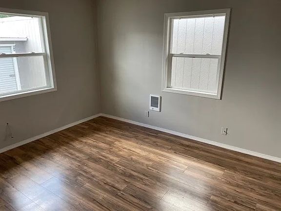 5th image of 160 NW Rose St