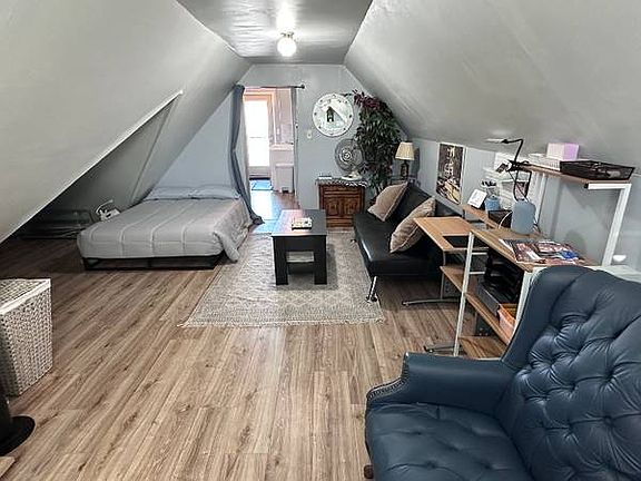 5th image of 107 Manitoba Ave #3