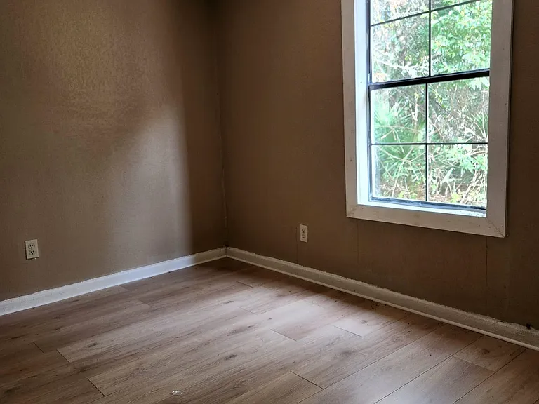 890 Poinsettia Rd #B — Photo 10
