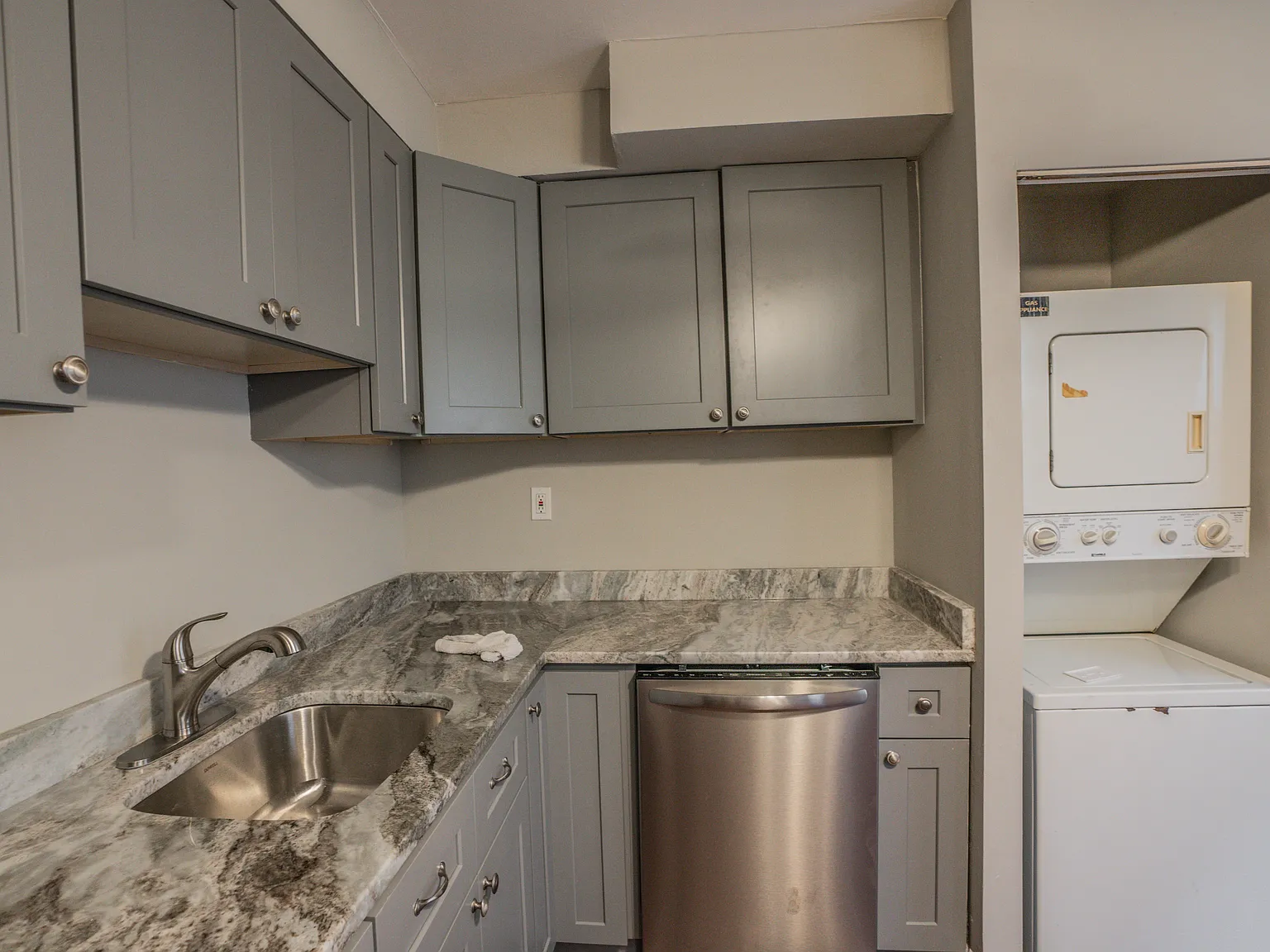 2 bed, 1250 sqft, $1,750 — Photo 4