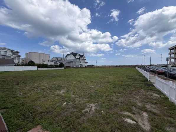 111 S Cornwall Ave, Ventnor, NJ 08406