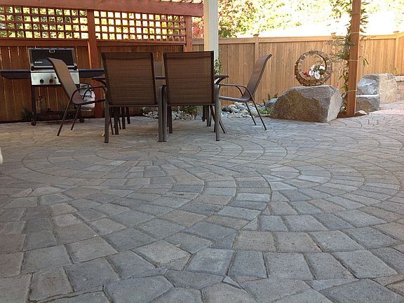 Back patio w/ privacy screen