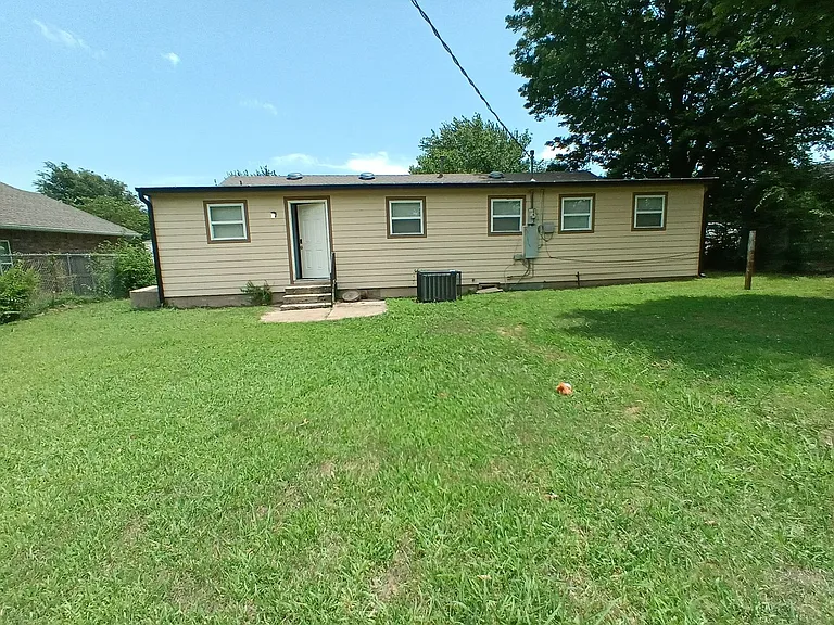 1405 Sandra Dr — Photo 28