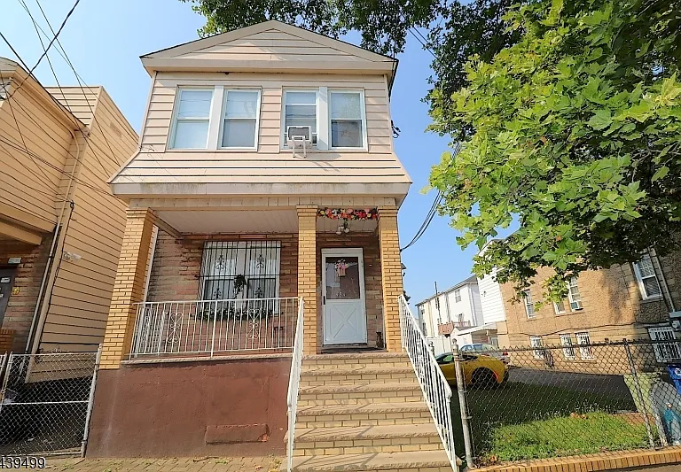 484 Delavan Ave #1 — Photo 1