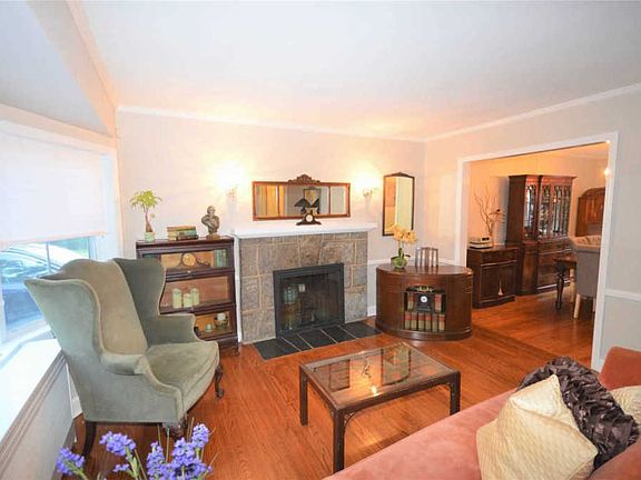 5th image of 25 Pinewood Ln #L