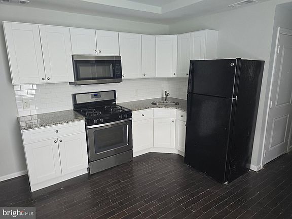 4th image of 2402 Lakeview Ave