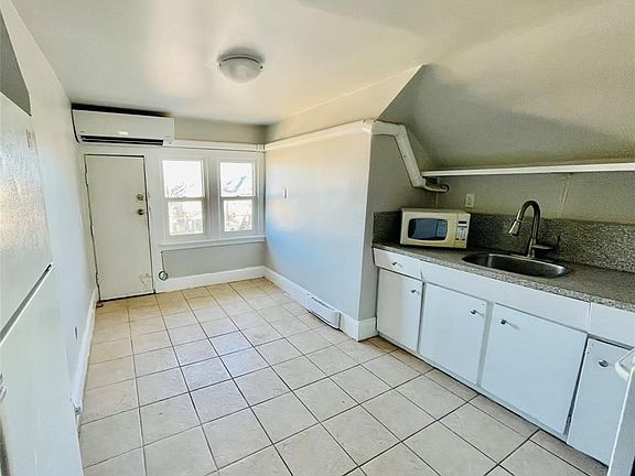 3rd image of 694 Pierre Ave #4