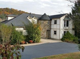422 Crooked Creek Rd, Hendersonville, NC 28739