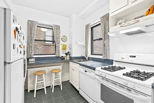 Sold by Corcoran | media 3
