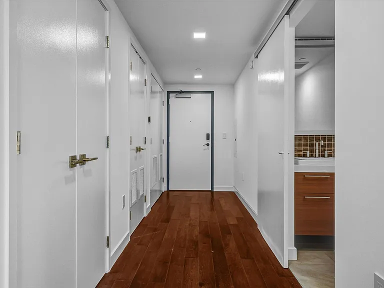 9 Macarthur Pl #403 — Photo 10