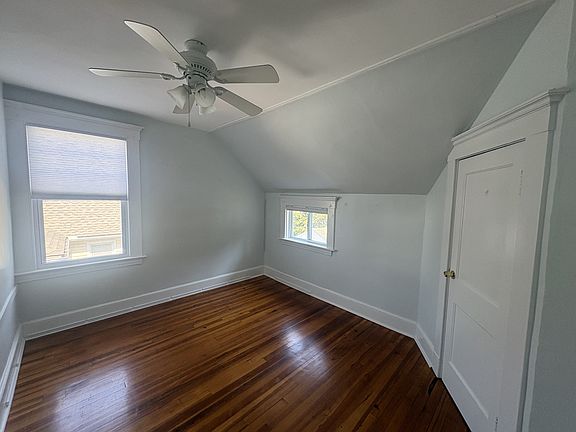 5th image of 139 Townsend Ave