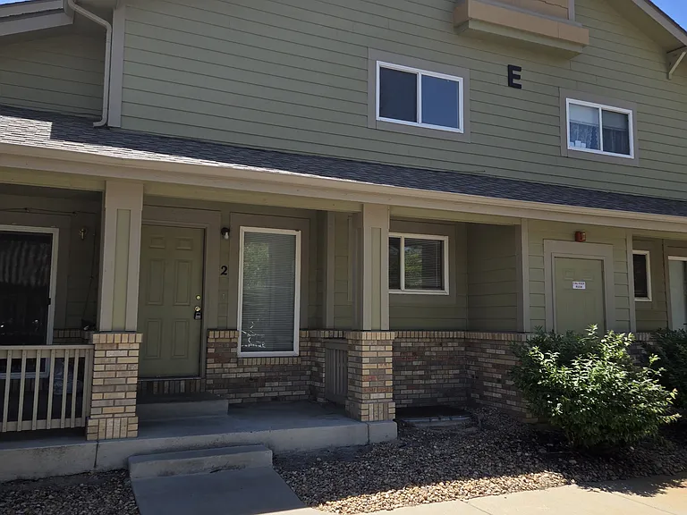 2702 Rigden Pkwy #E2-1 — Photo 1