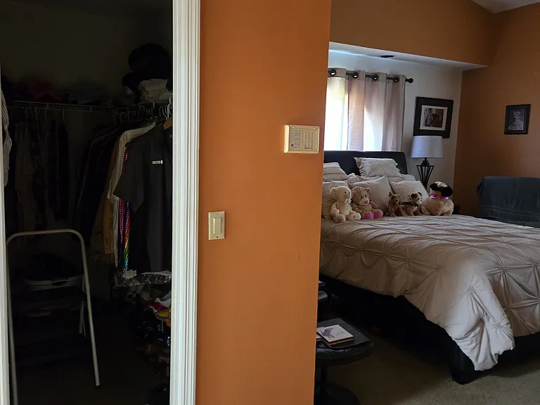 341 E Eureka Ct — Photo 7