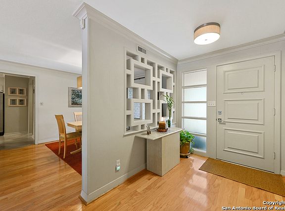 2nd image of 216 Carolwood Dr