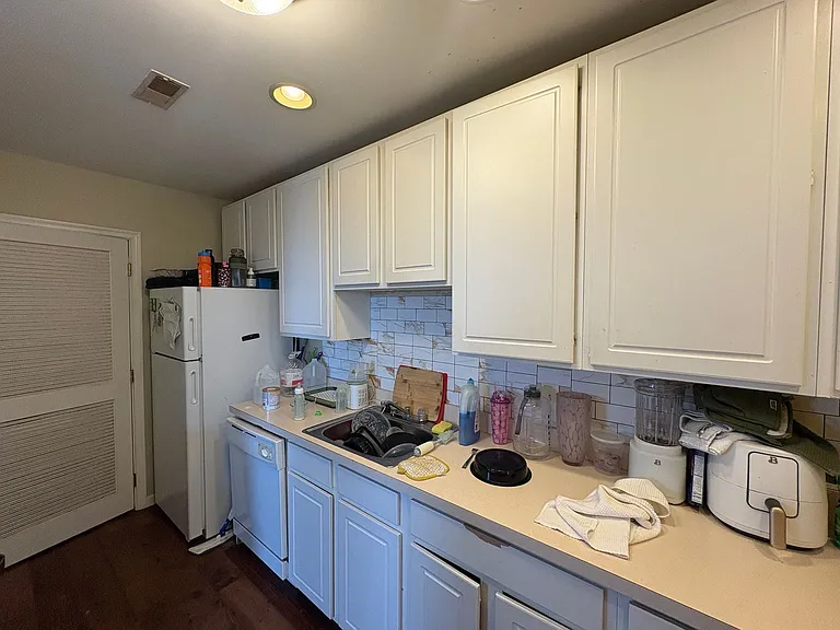 2300 N Calvert St — Photo 23