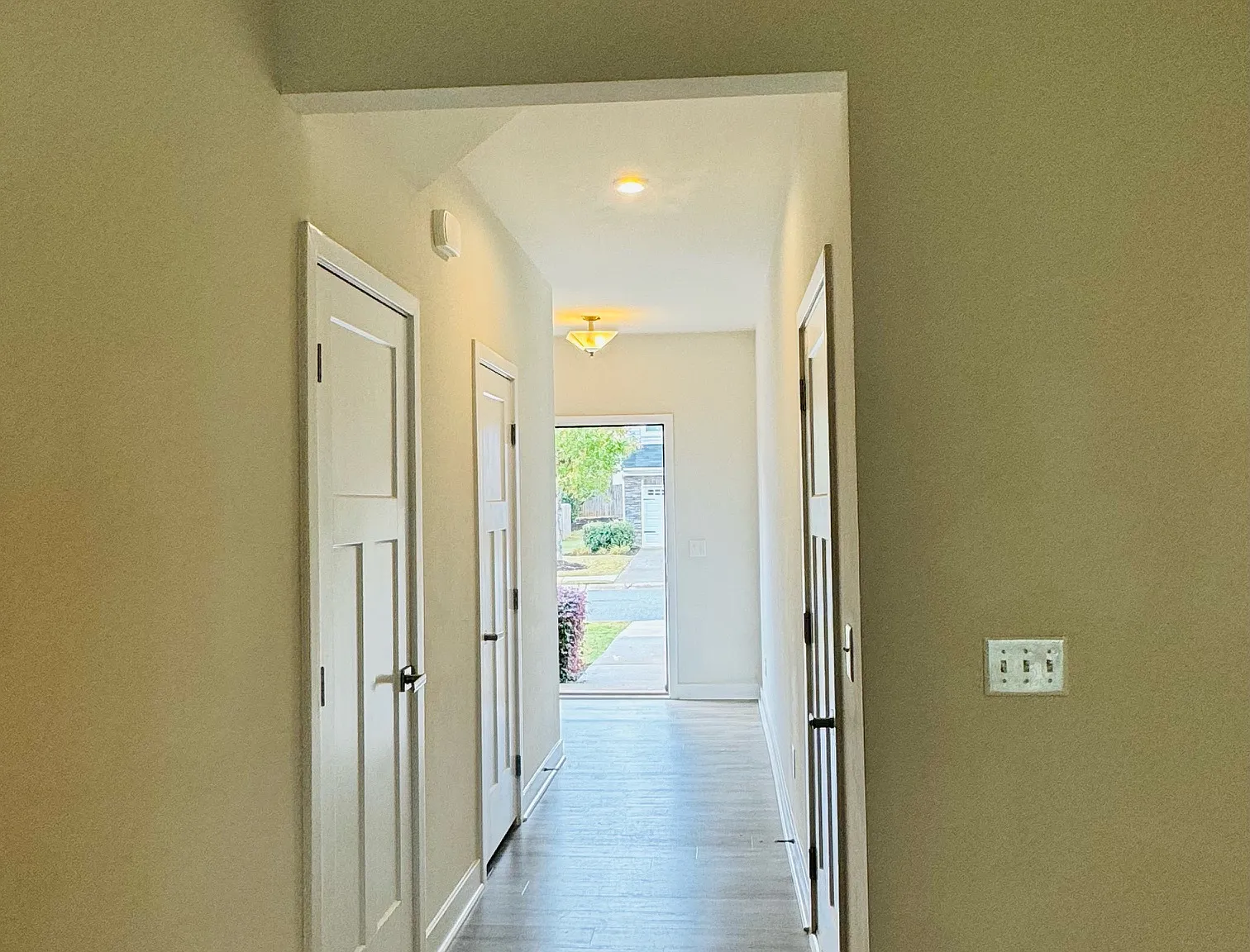 3 bed, 2.5 bath, 1600 sqft, $1,800 — Photo 2