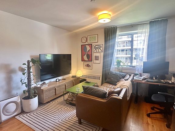 3rd image of 422 E 10th St APT 5F