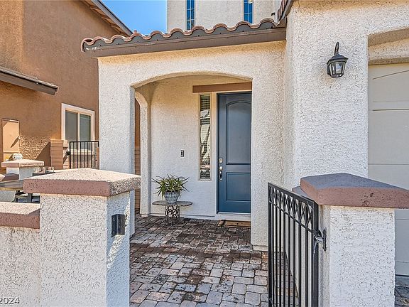 3rd image of 429 Bagatelle Ave