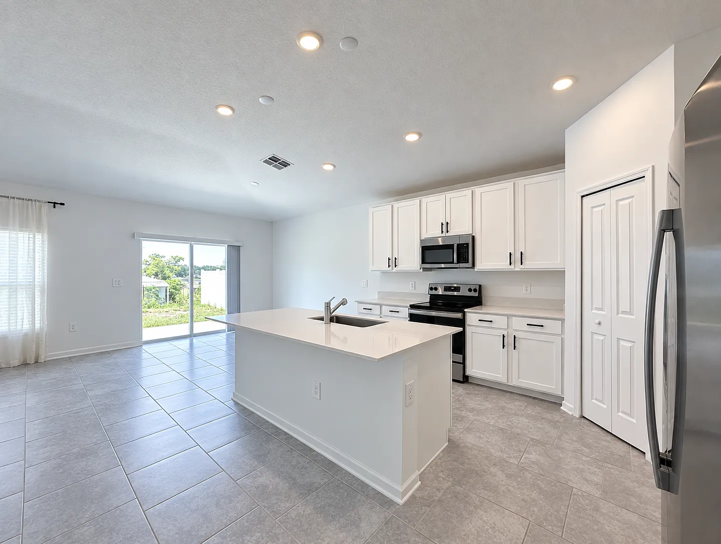 4 bed, 1936 sqft, $2,400 — Photo 3
