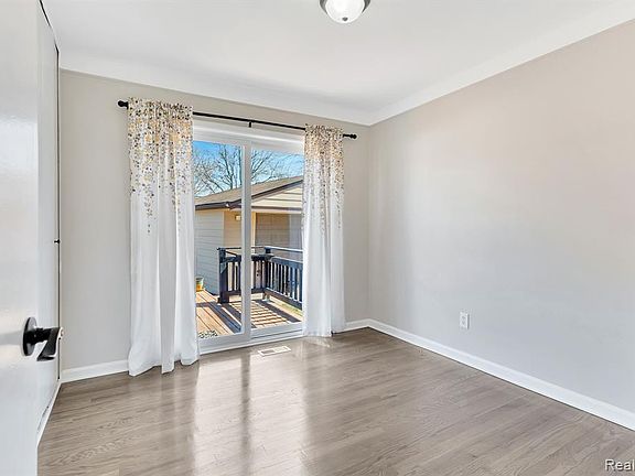5th image of 7486 Plainfield St