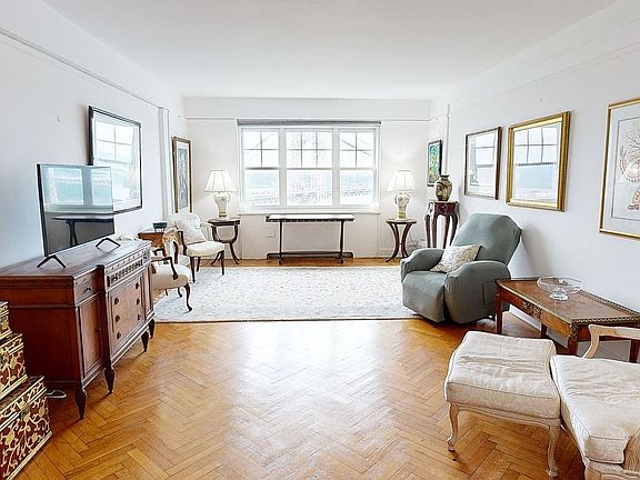 3rd image of 160 Cabrini Blvd APT 101