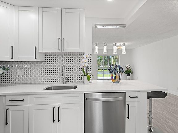 4th image of 2515 NE 1st Ct APT 205