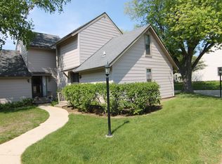 700 Colby Ct, Gurnee, IL 60031