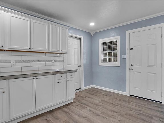5th image of 512 N Randlett St