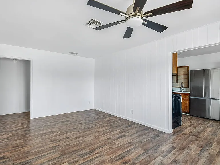 572 Federal St — Photo 7