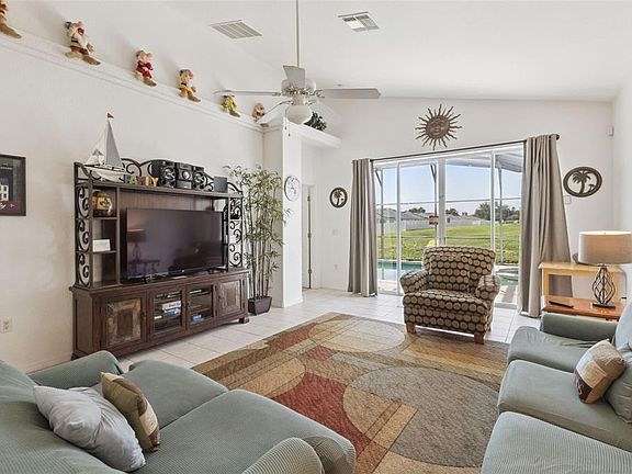 4th image of 121 VINE DRIVE