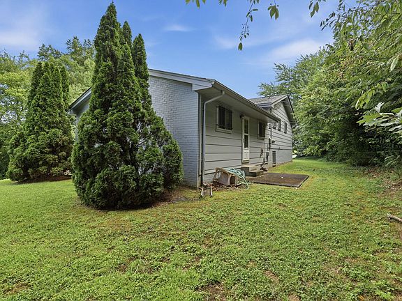 4th image of 1127 Hillsboro Dr