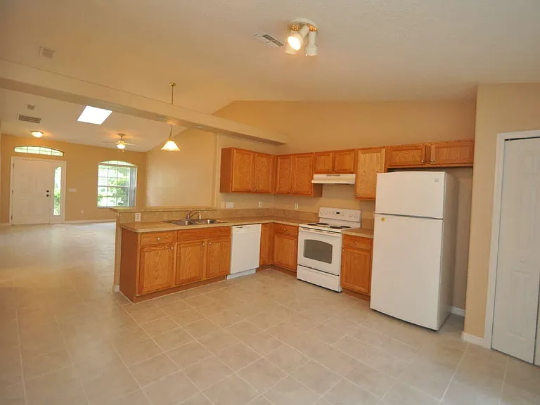 69 Rose Dr #B — Photo 10