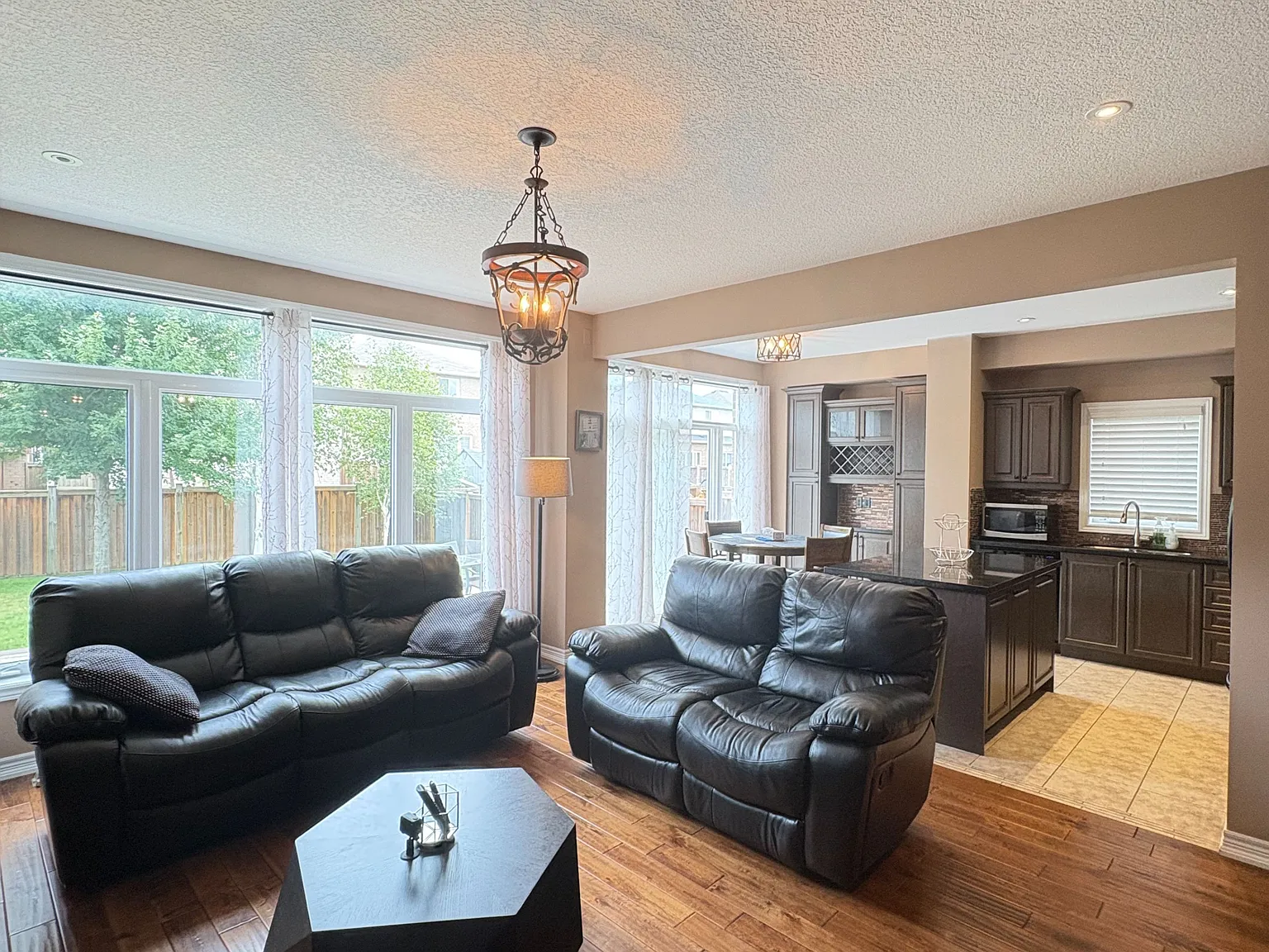 6 bed, $5,300 — Photo 2