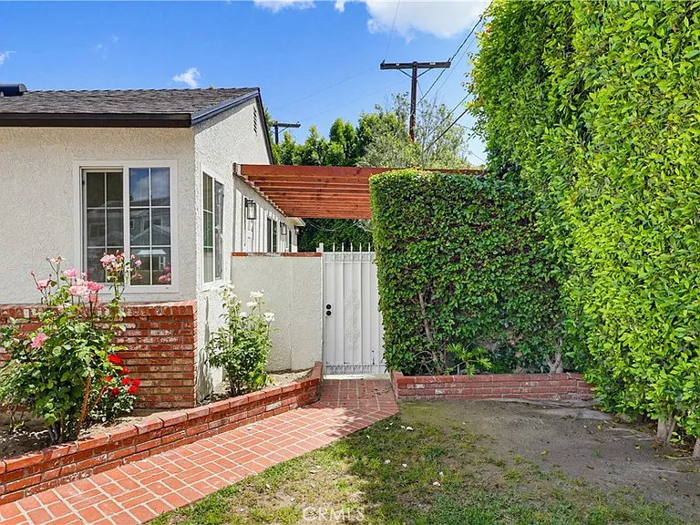 5440 Alcove Ave — Photo 34