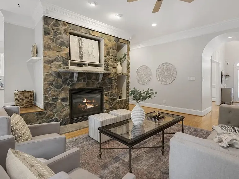 5909 Greenevers Dr — Photo 11