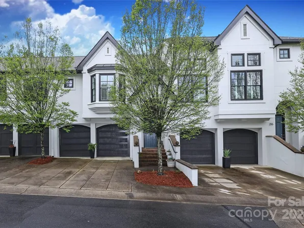 220 Wendover Heights Cir, Charlotte, NC 28211